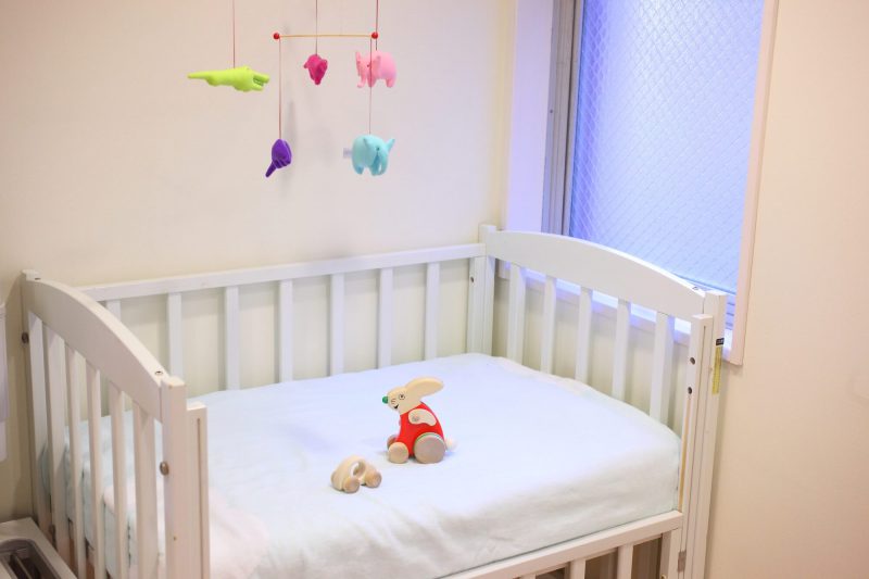 赤ちゃんベッドを部屋に置く必要性は？
