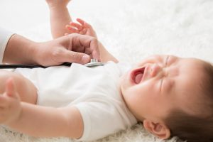 赤ちゃんが風邪の時の鼻水吸引方法