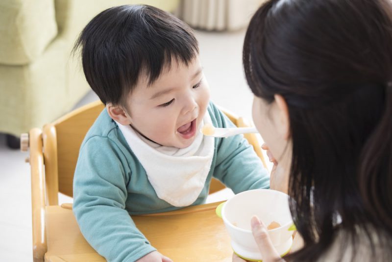 離乳食を与える理想的な時間は