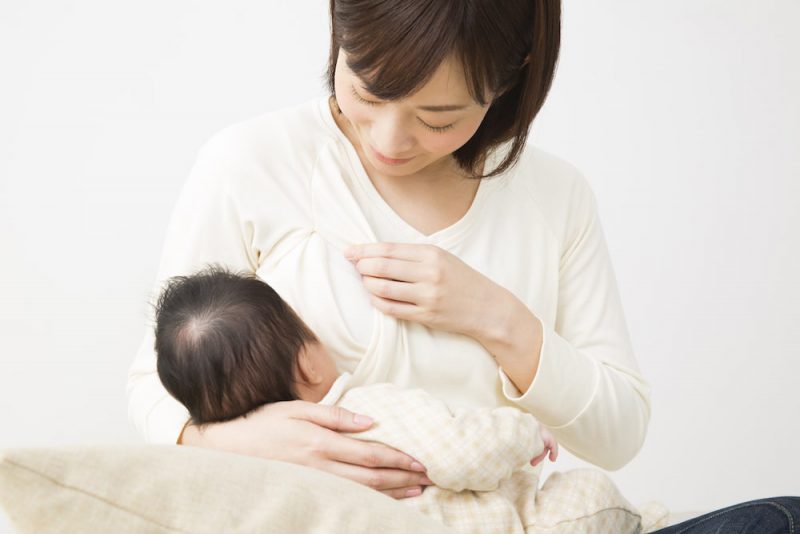 母乳を搾乳する方法とそのメリット