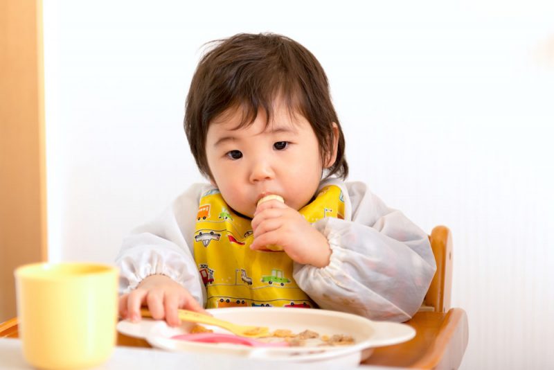 離乳食の手づかみ食べのじょうずな進め方