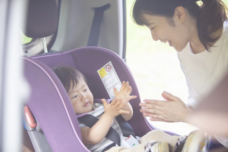 赤ちゃんと車でお出かけする際の注意点