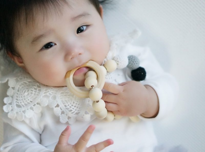赤ちゃんの歯ぎしりの原因は？